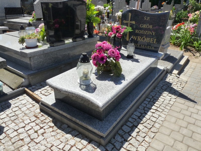 Helena Wróbel Kramsk - Grobonet - Wyszukiwarka osób pochowanych